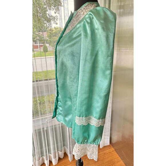 Vintage 1960s pajama top, mint/aqua, wide cream lace yoke & trim, puff shoulders - Picture 3 of 9